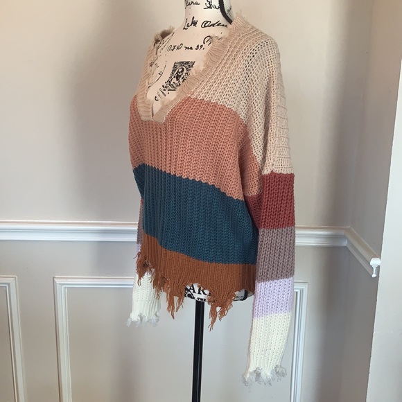 NWT 🍁 Miracle Fringed V Neck Sweater M/L 🍁 - Picture 3 of 4